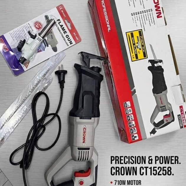 Scie sabre  CROWN avec deux lames et une tête chalumeau 710W   CT152558
