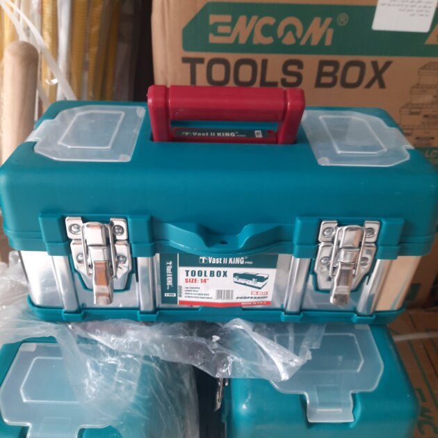 Caisse a outils plastique et métal 14