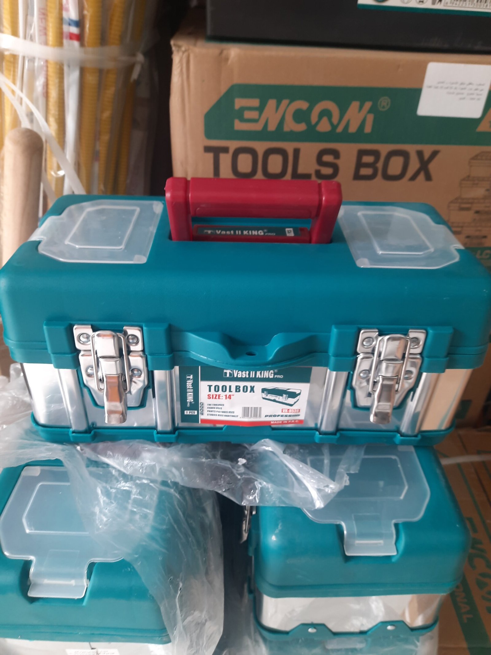 Caisse a outils plastique et métal 14