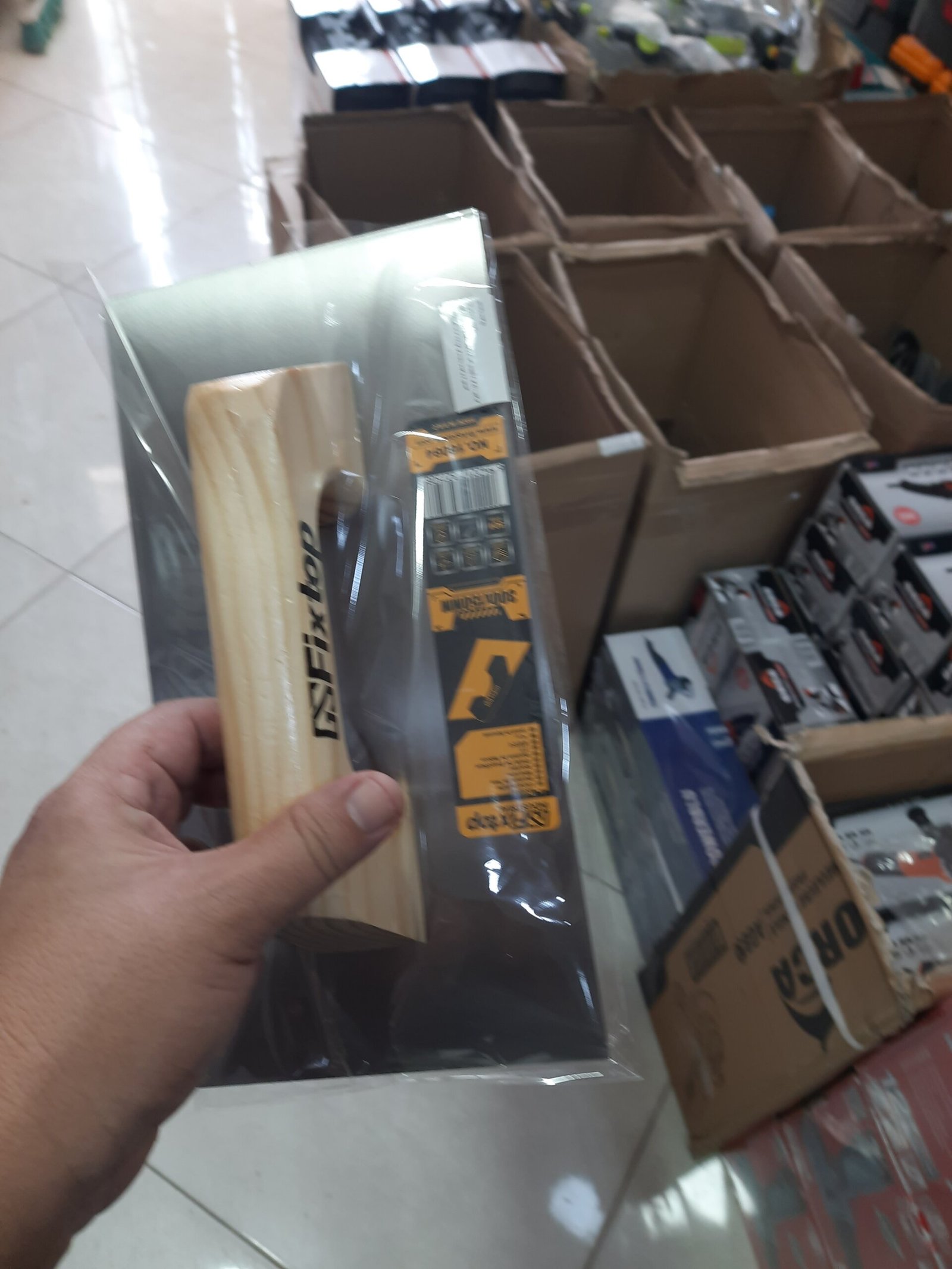Lisseuse ou taloche à lame en acier avec manche en bois Fixtop – Image 2