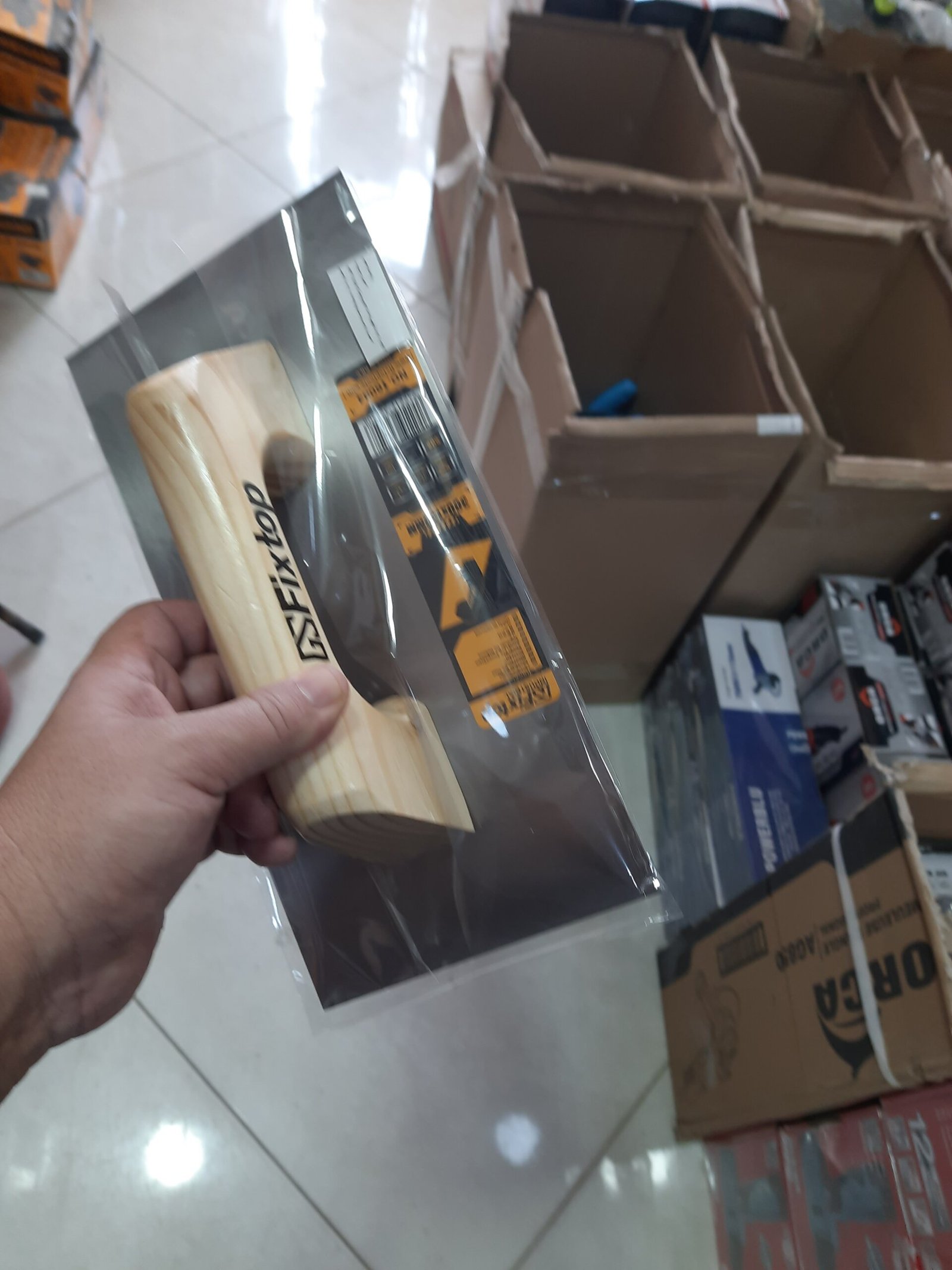 Lisseuse ou taloche à lame en acier avec manche en bois Fixtop – Image 3