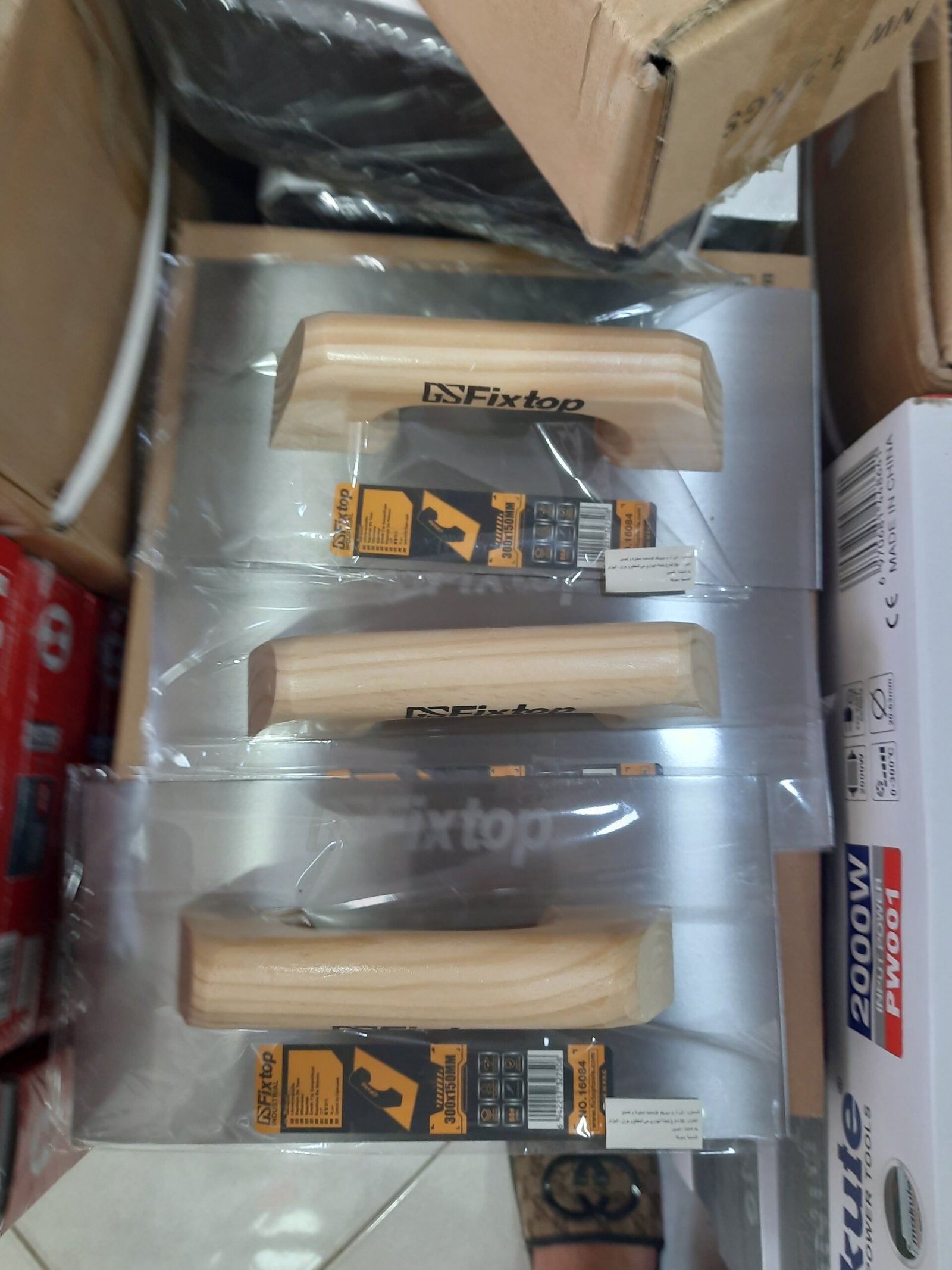 Lisseuse ou taloche à lame en acier avec manche en bois Fixtop – Image 4