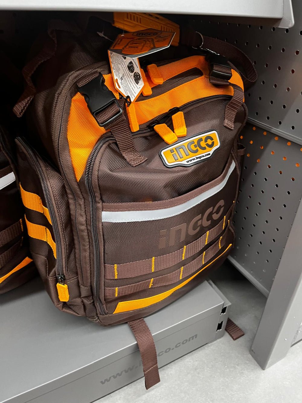 Sac à dos porte-outils INGCO HBP01028 – 380 × 170 × 460 mm – Image 2